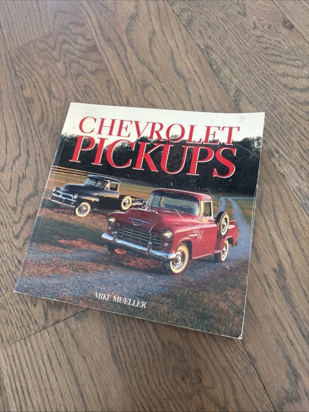 Chevrolet Pickups by Mike Mueller (Paperback / Softback)